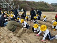 AC437D32-AFE1-43BF-A004-7E8D926BFC54